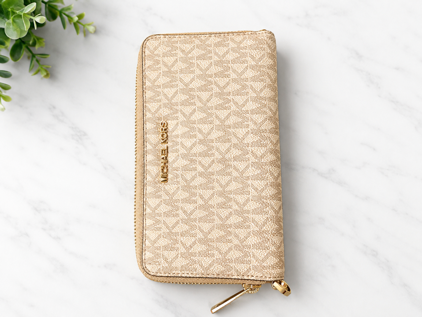 Michael Kors Jet Set Travel Zip Around Wallet – Vanilla/Blush Signature