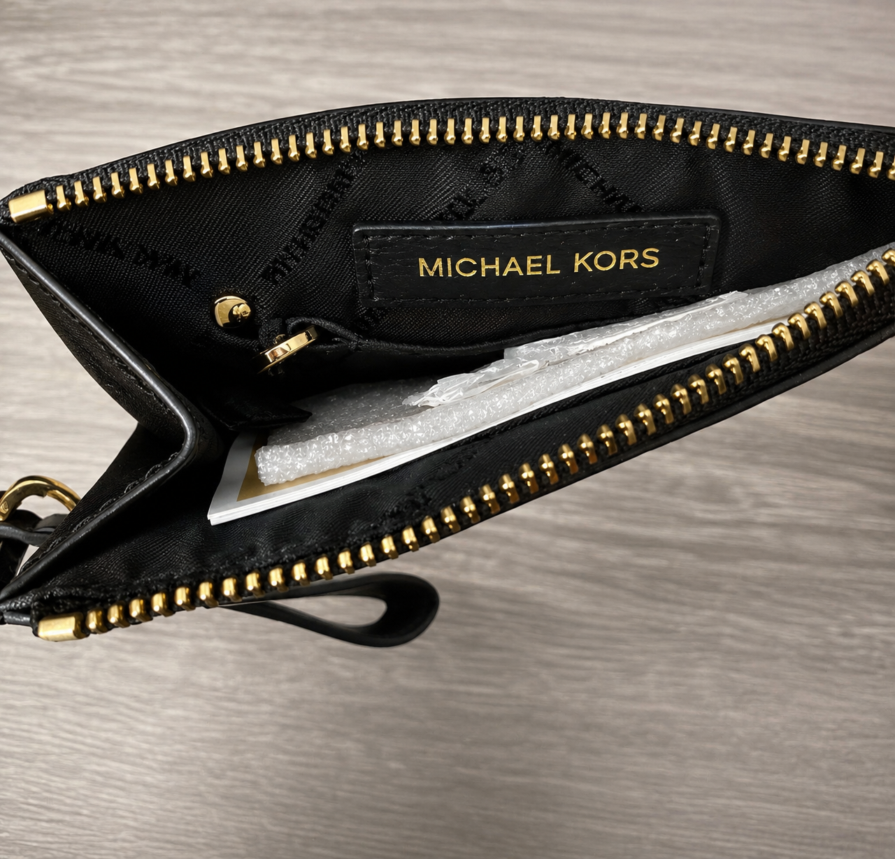 Michael Kors Black Leather Zip Card Holder Wristlet – New With Tags