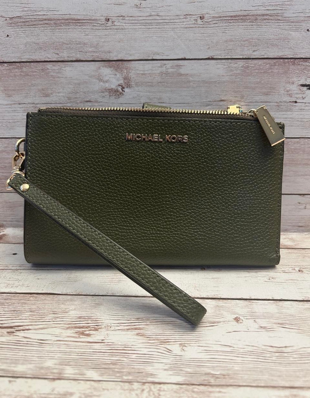 Michael Kors Olive Green Leather Wristlet Wallet – Excellent Condition
