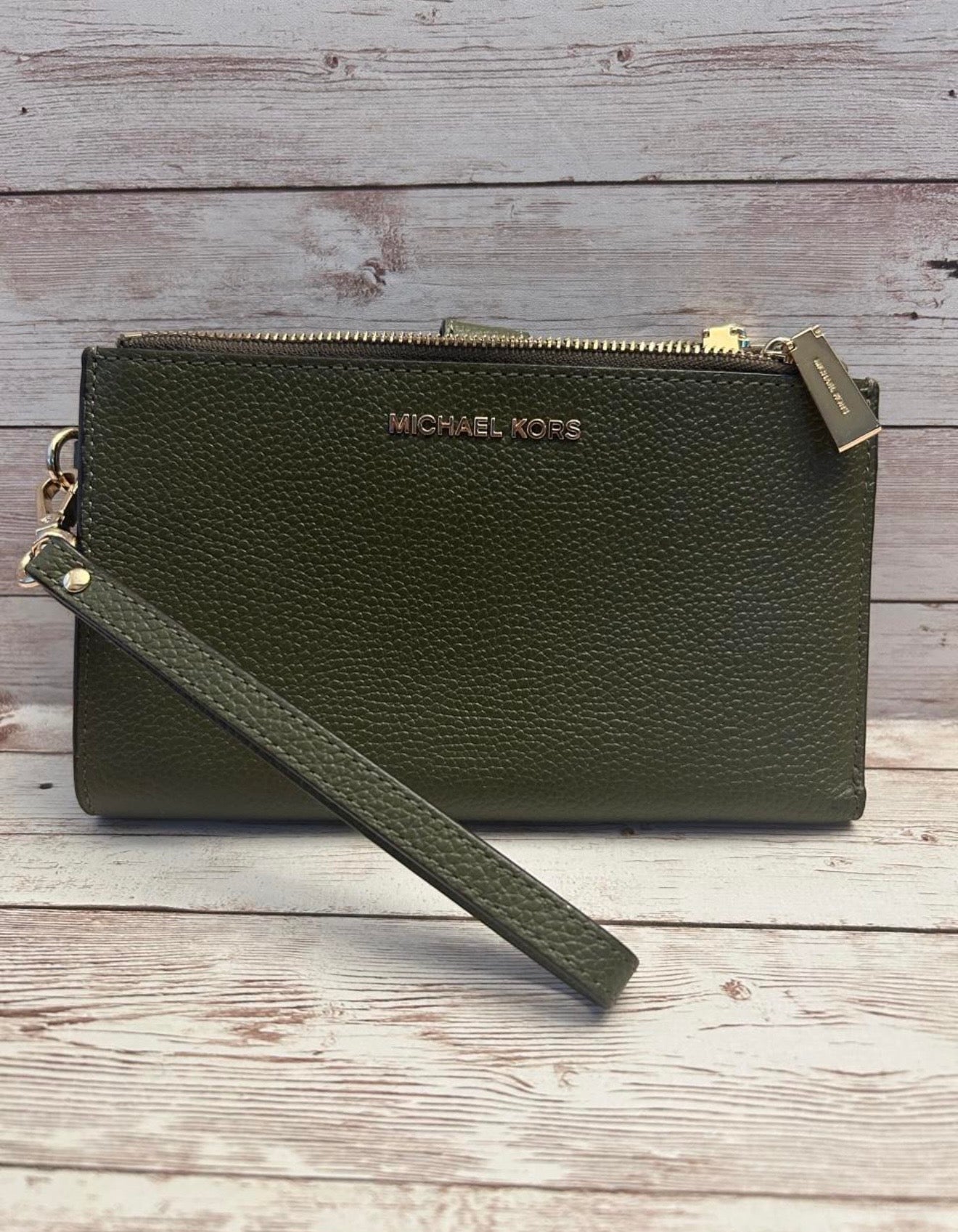 Michael Kors Olive Green Leather Wristlet Wallet – Excellent Condition